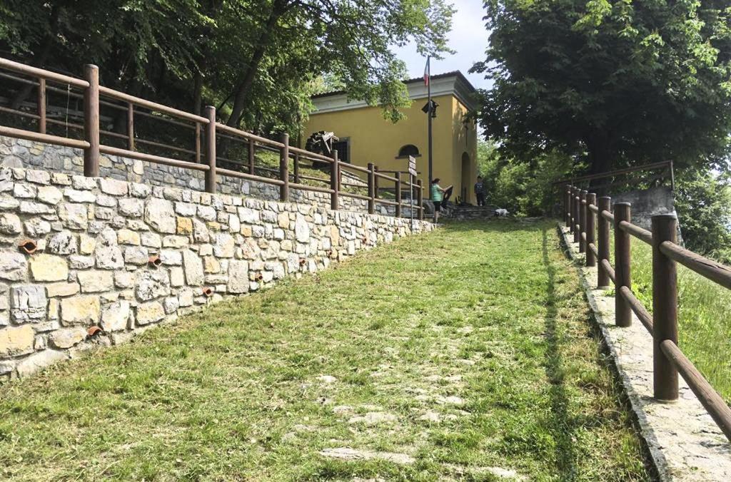 Case Vacanze Ai Burattini Adrara San Rocco Exterior foto